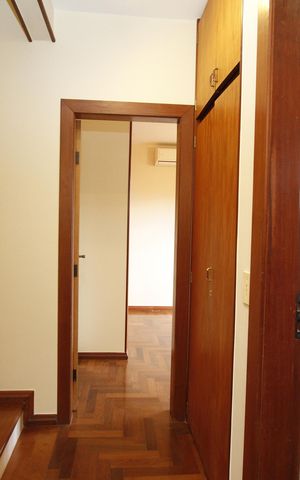 Casa à venda com 250m², 4 quartos e 3 vagasCorredor