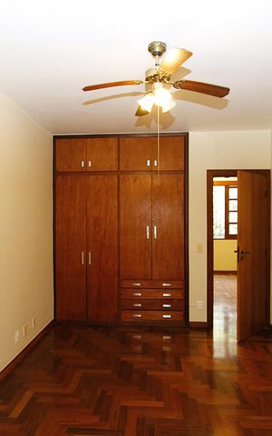 Casa à venda com 250m², 4 quartos e 3 vagasQuarto 3 - Suíte