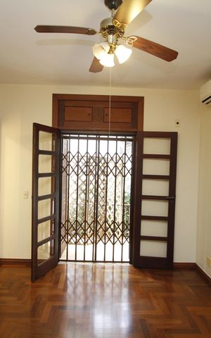 Casa à venda com 250m², 4 quartos e 3 vagasQuarto 3 - Suíte