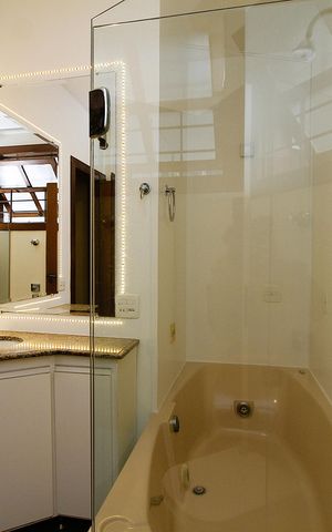 Casa à venda com 250m², 4 quartos e 3 vagasBanheiro da Suíte