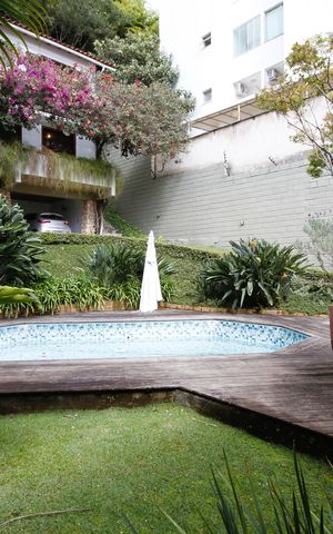 Casa à venda com 250m², 4 quartos e 3 vagasPiscina