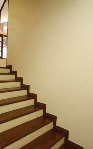 Casa à venda com 250m², 4 quartos e 3 vagasEscada