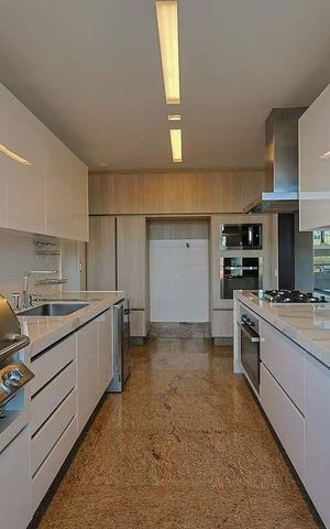 Apartamento para alugar com 245m², 3 quartos e 4 vagas Apartamento para alugar com 245m², 3 quartos e 4 vagasCozinha