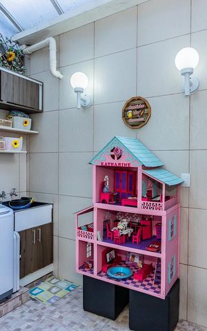 Casa à venda com 93m², 2 quartos e 1 vagaÁrea de Serviço