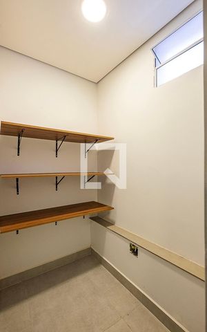 Casa à venda com 240m², 1 quarto e 1 vaga