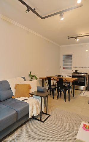 Casa de condomínio à venda com 65m², 2 quartos e 1 vagaSala