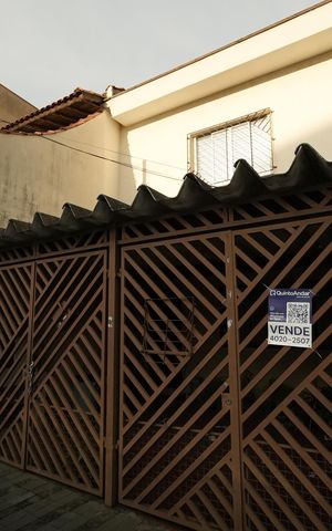 Casa à venda com 109m², 2 quartos e 2 vagasFachada