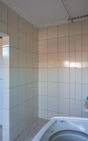 Casa à venda com 300m², 3 quartos e 4 vagas Casa à venda com 300m², 3 quartos e 4 vagasÁrea de Serviço