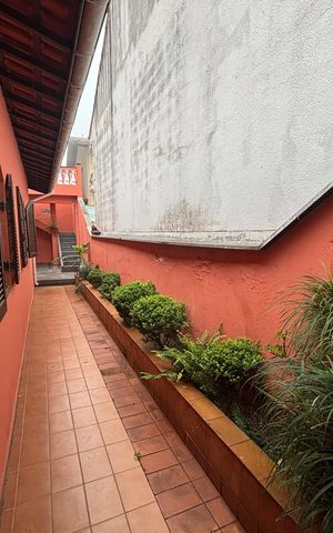 Casa para alugar com 240m², 2 quartos e 2 vagas Casa para alugar com 240m², 2 quartos e 2 vagasCorredor