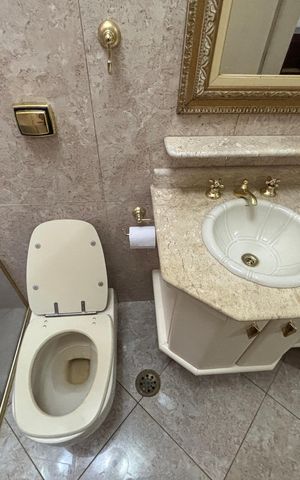 Casa para alugar com 240m², 2 quartos e 2 vagas Casa para alugar com 240m², 2 quartos e 2 vagasBanheiro da suite