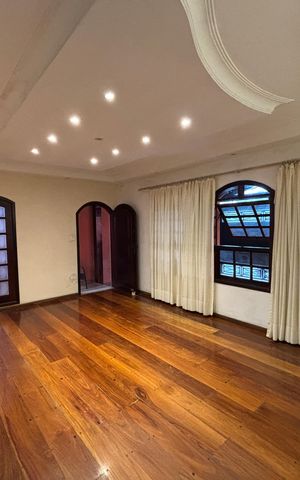 Casa para alugar com 240m², 2 quartos e 2 vagas Casa para alugar com 240m², 2 quartos e 2 vagasSala