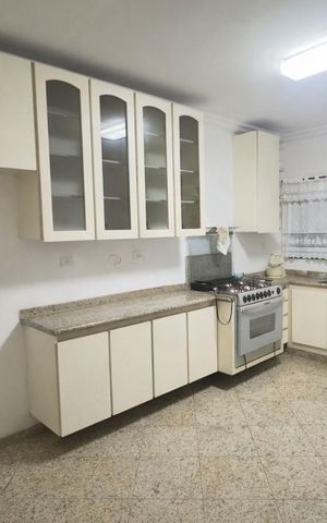 Casa de condomínio para alugar com 240m², 2 quartos e 2 vagasCozinha