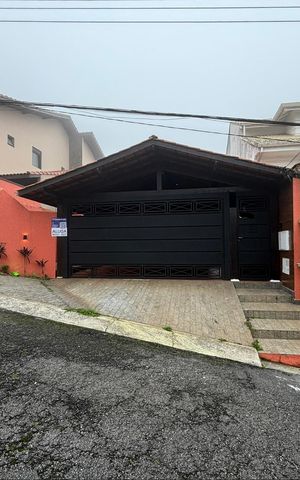 Casa para alugar com 240m², 2 quartos e 2 vagas Casa para alugar com 240m², 2 quartos e 2 vagasFachada