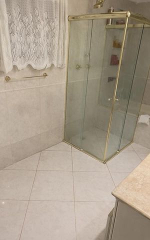 Casa de condomínio para alugar com 240m², 2 quartos e 2 vagasBanheiro