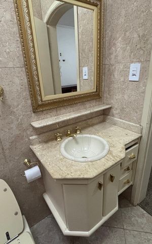Casa para alugar com 240m², 2 quartos e 2 vagas Casa para alugar com 240m², 2 quartos e 2 vagasBanheiro da suite