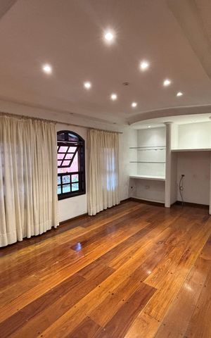 Casa para alugar com 240m², 2 quartos e 2 vagas Casa para alugar com 240m², 2 quartos e 2 vagasSala