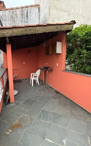 Casa para alugar com 240m², 2 quartos e 2 vagas Casa para alugar com 240m², 2 quartos e 2 vagasQuintal dos fundos