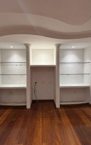 Casa para alugar com 240m², 2 quartos e 2 vagas Casa para alugar com 240m², 2 quartos e 2 vagasSala