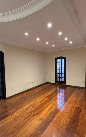 Casa para alugar com 240m², 2 quartos e 2 vagas Casa para alugar com 240m², 2 quartos e 2 vagasSala