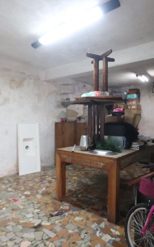 Casa à venda com 225m², 2 quartos e 1 vagaDepósito