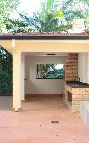 Casa à venda com 218m², 3 quartos e 2 vagasQuintal