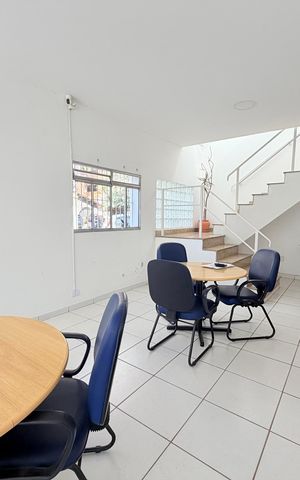 Casa para alugar com 320m², 4 quartos e 6 vagas Casa para alugar com 320m², 4 quartos e 6 vagasSala