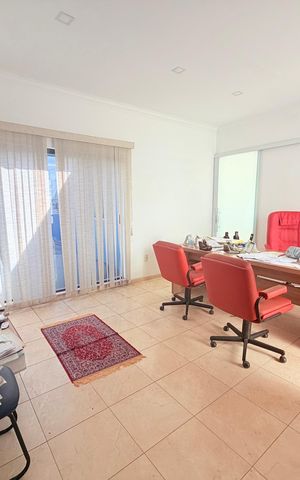 Casa para alugar com 320m², 4 quartos e 6 vagas Casa para alugar com 320m², 4 quartos e 6 vagasQuarto