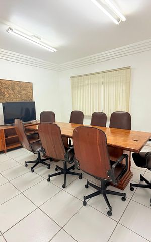 Casa para alugar com 320m², 4 quartos e 6 vagas Casa para alugar com 320m², 4 quartos e 6 vagasQuarto