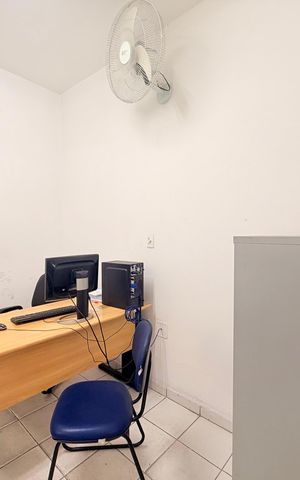 Casa para alugar com 320m², 4 quartos e 6 vagas Casa para alugar com 320m², 4 quartos e 6 vagasQuarto