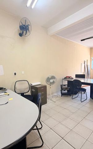 Casa para alugar com 320m², 4 quartos e 6 vagas Casa para alugar com 320m², 4 quartos e 6 vagasQuarto