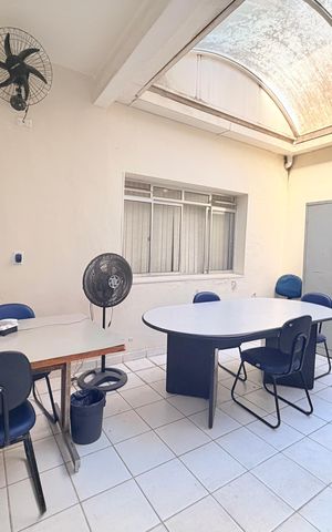 Casa para alugar com 320m², 4 quartos e 6 vagas Casa para alugar com 320m², 4 quartos e 6 vagasQuarto