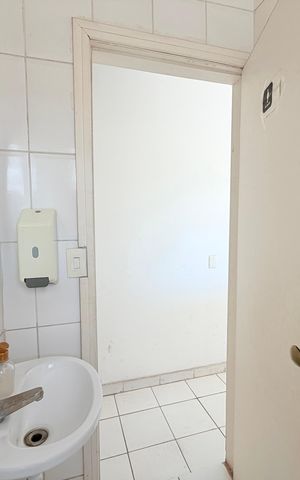 Casa para alugar com 320m², 4 quartos e 6 vagas Casa para alugar com 320m², 4 quartos e 6 vagasBanheiro 1