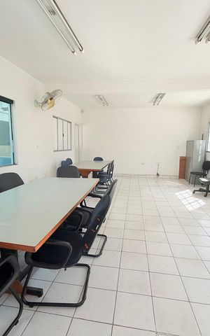 Casa para alugar com 320m², 4 quartos e 6 vagas Casa para alugar com 320m², 4 quartos e 6 vagasQuarto