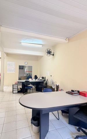 Casa para alugar com 320m², 4 quartos e 6 vagas Casa para alugar com 320m², 4 quartos e 6 vagasQuarto