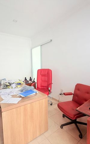 Casa para alugar com 320m², 4 quartos e 6 vagas Casa para alugar com 320m², 4 quartos e 6 vagasQuarto
