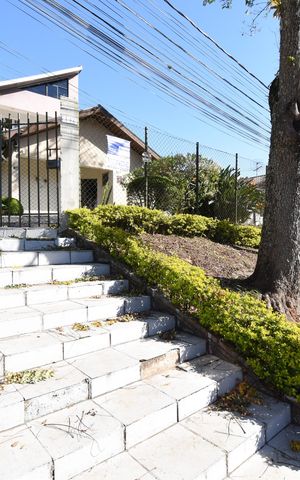 Casa para alugar com 220m², 4 quartos e 2 vagasPlaca