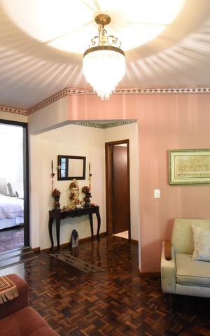 Casa para alugar com 220m², 4 quartos e 2 vagasSala
