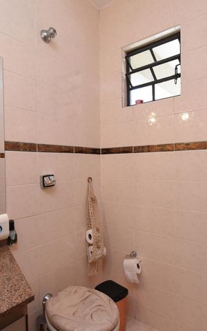 Casa para alugar com 220m², 4 quartos e 2 vagasLavabo
