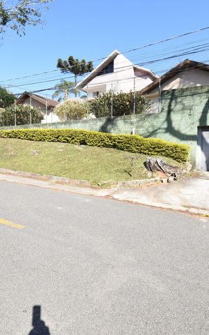 Casa para alugar com 220m², 4 quartos e 2 vagasFachada