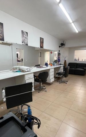 Casa à venda com 228m², 2 quartos e 1 vagaSalão - Terreo casa