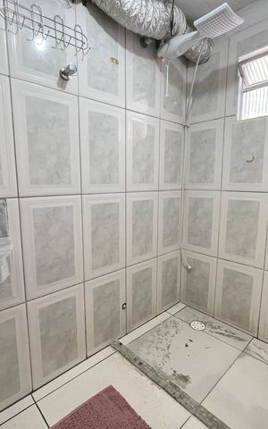 Casa à venda com 228m², 2 quartos e 1 vagaBanheiro 1