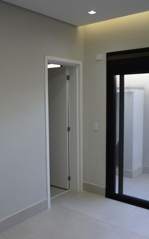 Casa de condomínio para alugar com 300m², 4 quartos e 4 vagasQuarto de Serviço