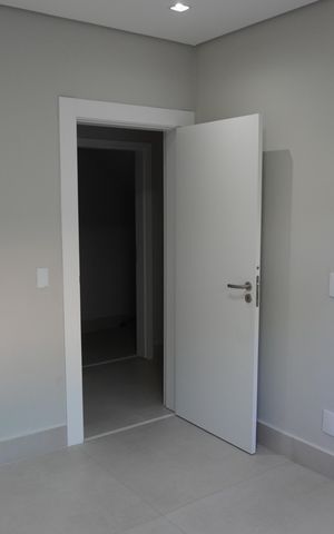 Casa de condomínio para alugar com 300m², 4 quartos e 4 vagasQuarto de Serviço