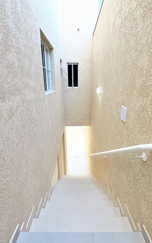 Casa de condomínio para alugar com 80m², 2 quartos e 1 vaga Casa de condomínio para alugar com 80m², 2 quartos e 1 vagaEscada de Entrada