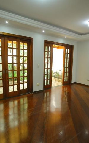 Casa à venda com 308m², 3 quartos e 3 vagasSala 