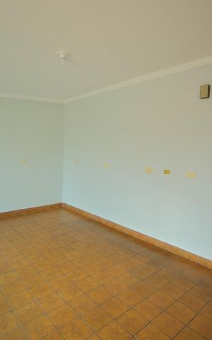 Casa à venda com 308m², 3 quartos e 3 vagasEscritório 