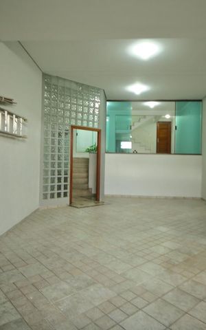 Casa à venda com 308m², 3 quartos e 3 vagasGaragem 