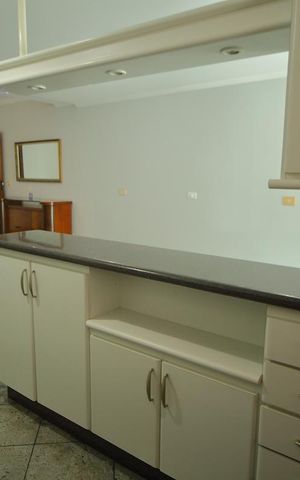 Casa à venda com 308m², 3 quartos e 3 vagasCozinha 