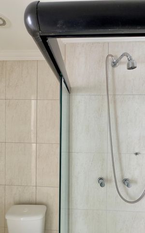 Apartamento para alugar com 56m², 3 quartos e 1 vaga Apartamento para alugar com 56m², 3 quartos e 1 vagaBanheiro da Suíte 1