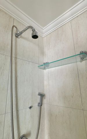Apartamento para alugar com 56m², 3 quartos e 1 vaga Apartamento para alugar com 56m², 3 quartos e 1 vagaBanheiro da Suíte 1